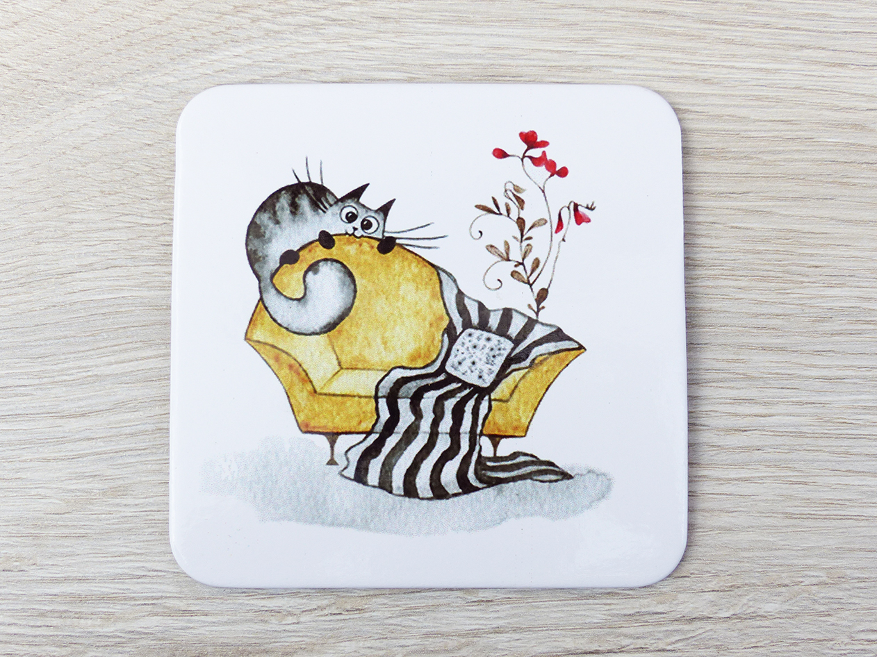 Kočičí podtácek - ten gauč je můj