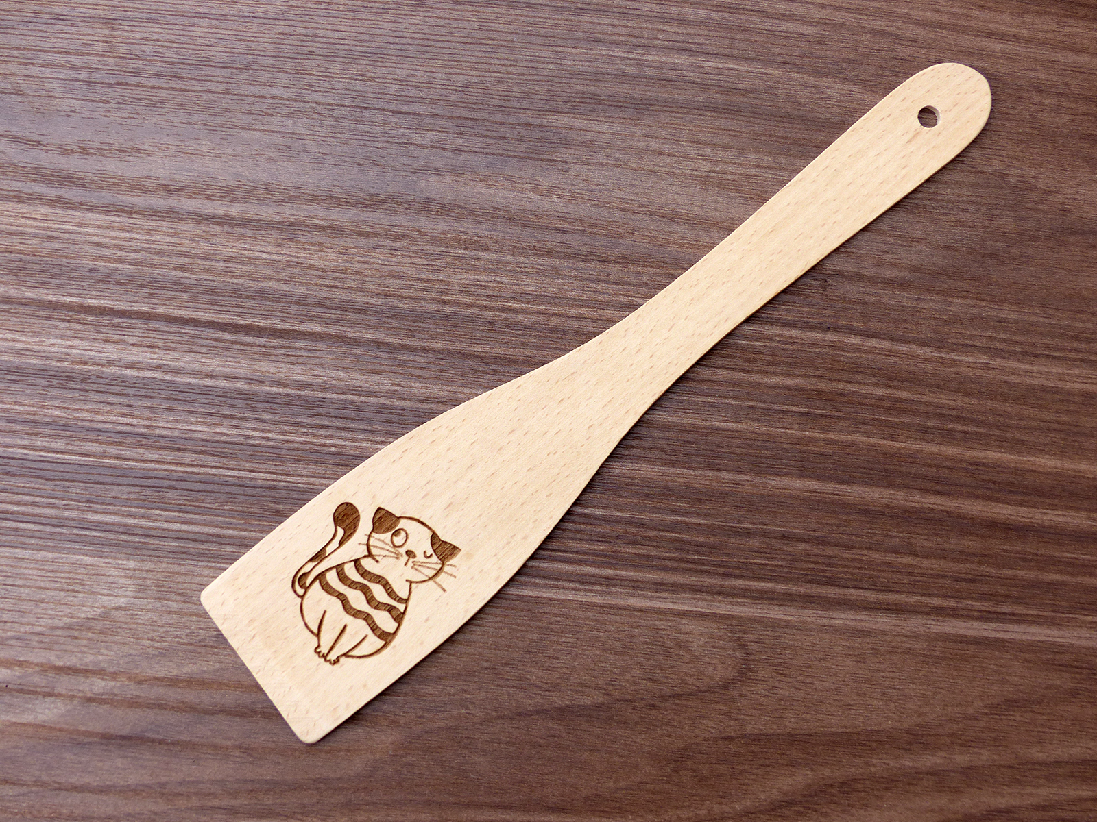 Laserem gravírovaná kočičí obracečka