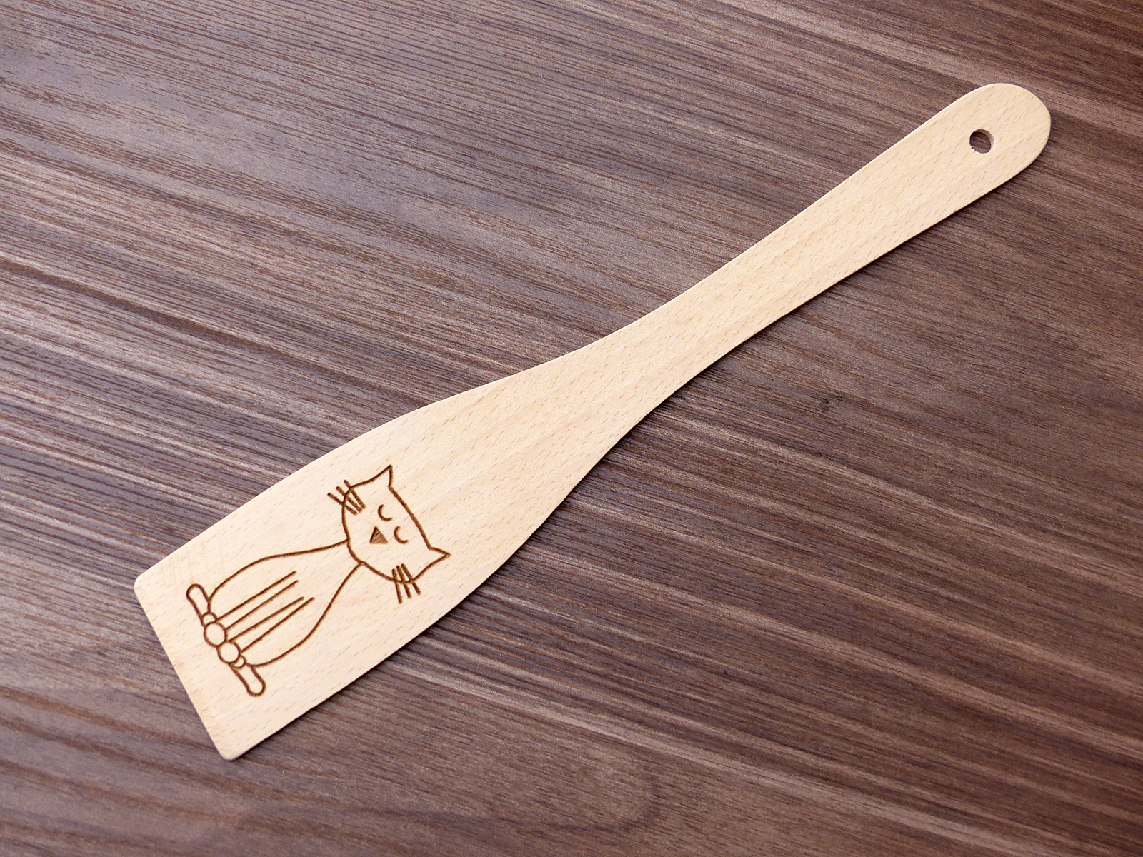 Laserem gravírovaná kočičí obracečka