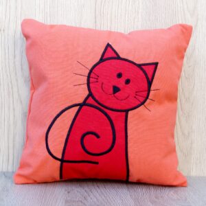 Polštářek s vyšitou aplikací - Kočkofrajírek oranžový