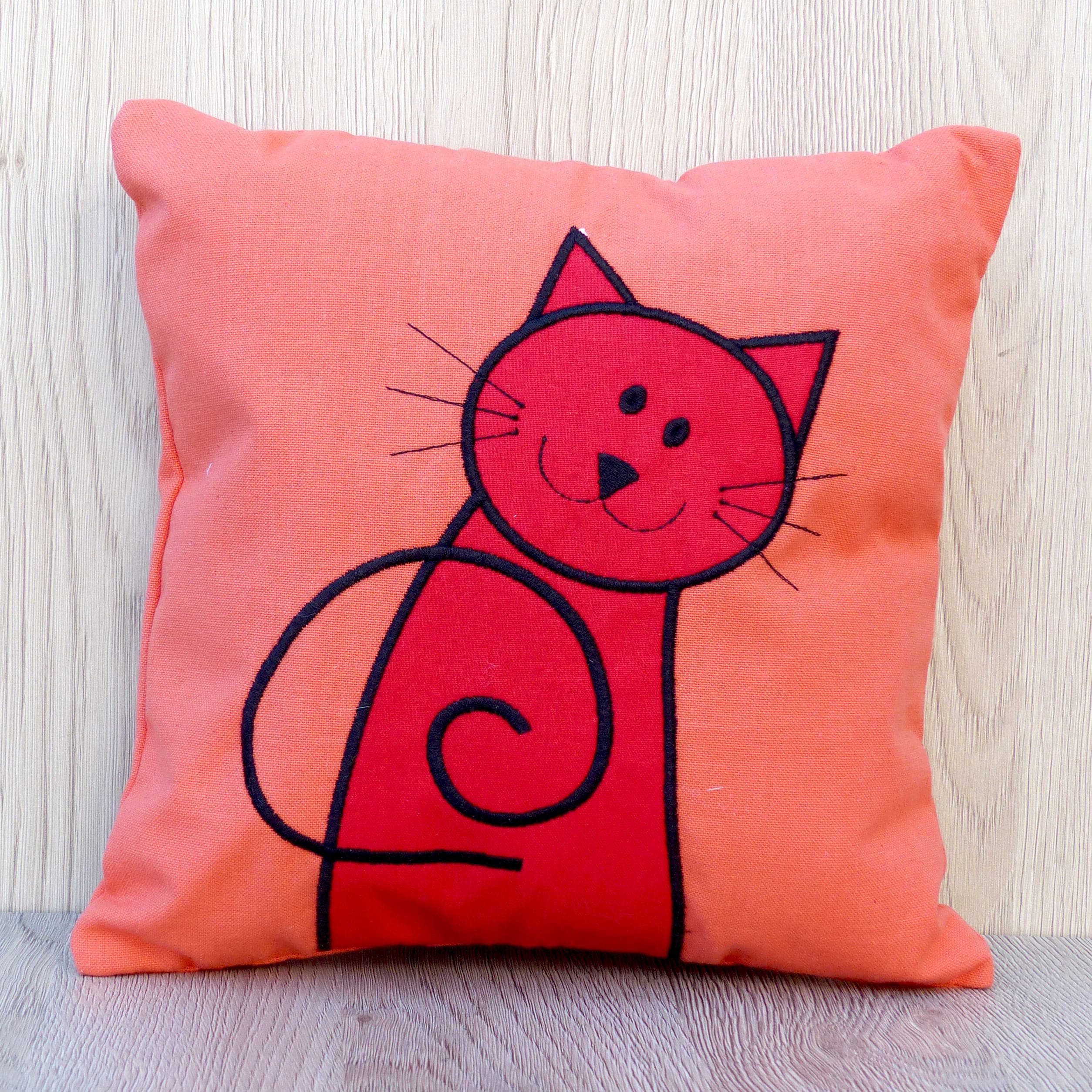 Polštářek s vyšitou aplikací - Kočkofrajírek oranžový