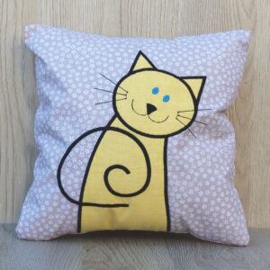 Polštářek s vyšitou aplikací - Kočkofrajírek fialkový